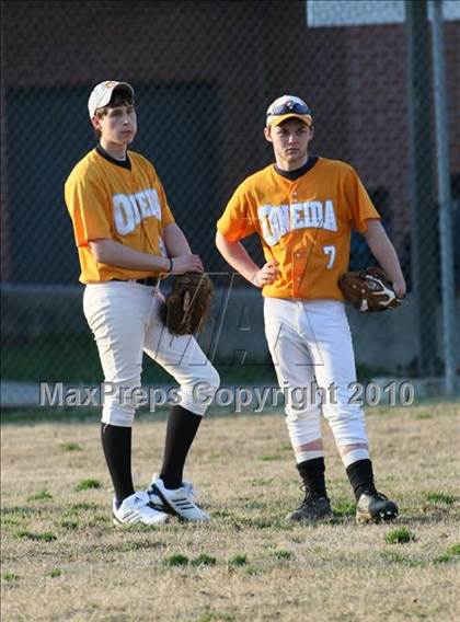 Thumbnail 3 in Austin-East vs Oneida photogallery.