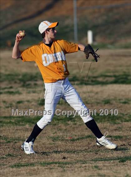 Thumbnail 1 in Austin-East vs Oneida photogallery.