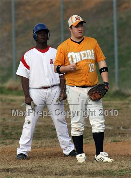 Thumbnail 2 in Austin-East vs Oneida photogallery.