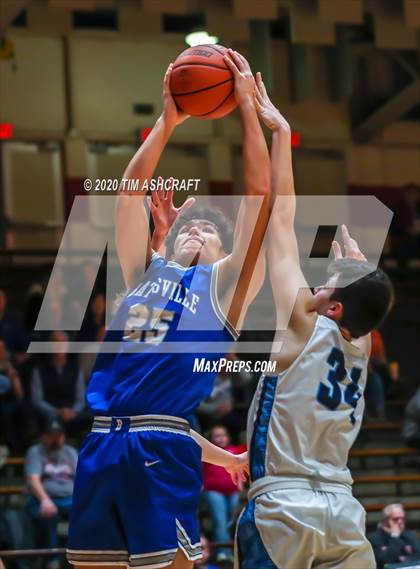 Thumbnail 3 in Batesville vs Franklin County (IHSAA Sectional Playoff) photogallery.