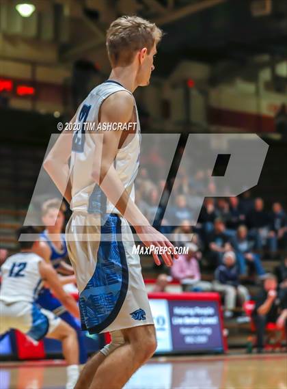 Thumbnail 1 in Batesville vs Franklin County (IHSAA Sectional Playoff) photogallery.