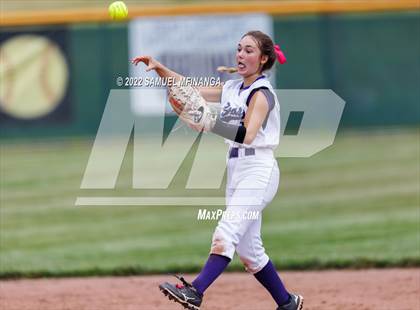Thumbnail 2 in Bellevue East vs. Blair photogallery.