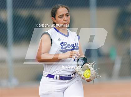 Thumbnail 2 in Bellevue East vs. Blair photogallery.