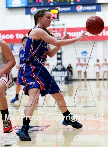 Thumbnail 3 in Carondelet vs. Clayton Valley Charter (CIF NCS D2 Final) photogallery.