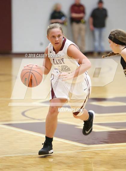 Thumbnail 3 in East Robertson vs Santa Fe (TSSAA 1A Quarterfinal) photogallery.