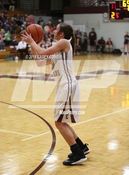 Thumbnail 3 in East Robertson vs Santa Fe (TSSAA 1A Quarterfinal) photogallery.