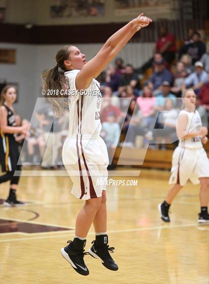 Thumbnail 1 in East Robertson vs Santa Fe (TSSAA 1A Quarterfinal) photogallery.
