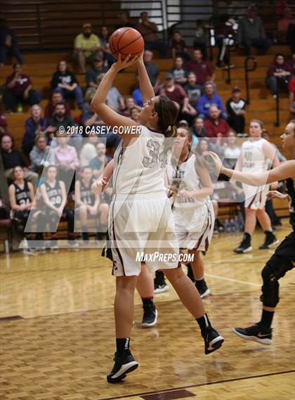 Thumbnail 2 in East Robertson vs Santa Fe (TSSAA 1A Quarterfinal) photogallery.