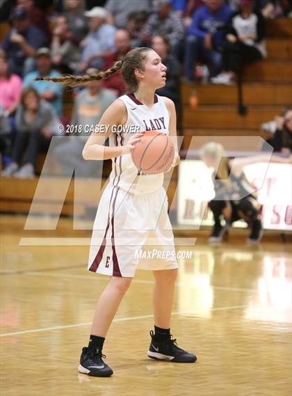 Thumbnail 3 in East Robertson vs Santa Fe (TSSAA 1A Quarterfinal) photogallery.