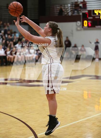 Thumbnail 2 in East Robertson vs Santa Fe (TSSAA 1A Quarterfinal) photogallery.