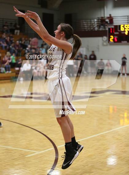 Thumbnail 2 in East Robertson vs Santa Fe (TSSAA 1A Quarterfinal) photogallery.