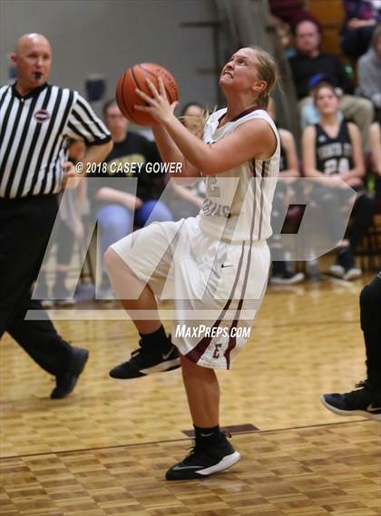 Thumbnail 2 in East Robertson vs Santa Fe (TSSAA 1A Quarterfinal) photogallery.