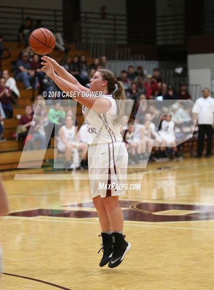 Thumbnail 3 in East Robertson vs Santa Fe (TSSAA 1A Quarterfinal) photogallery.