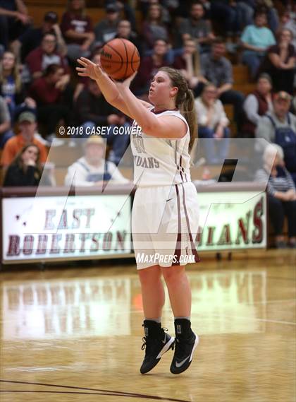 Thumbnail 3 in East Robertson vs Santa Fe (TSSAA 1A Quarterfinal) photogallery.