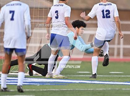 Thumbnail 1 in Lee vs MacArthur [Douglas] photogallery.