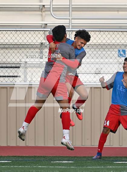 Thumbnail 1 in Lee vs MacArthur [Douglas] photogallery.