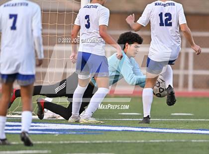 Thumbnail 2 in Lee vs MacArthur [Douglas] photogallery.