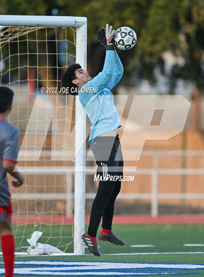 Thumbnail 3 in Lee vs MacArthur [Douglas] photogallery.
