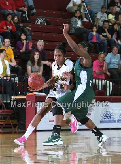 Thumbnail 1 in Terra Nova vs. Sacred Heart Cathedral (CCS D3 Final) photogallery.