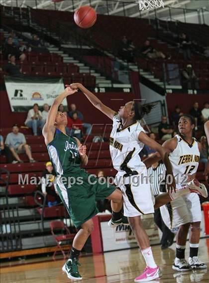 Thumbnail 1 in Terra Nova vs. Sacred Heart Cathedral (CCS D3 Final) photogallery.