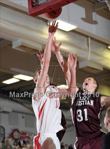 Thumbnail 2 in Valley Christian vs. Victory Christian (CIF SJS D5 Playoffs) photogallery.