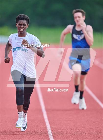 Thumbnail 1 in Northland Christian Relays (400M) photogallery.