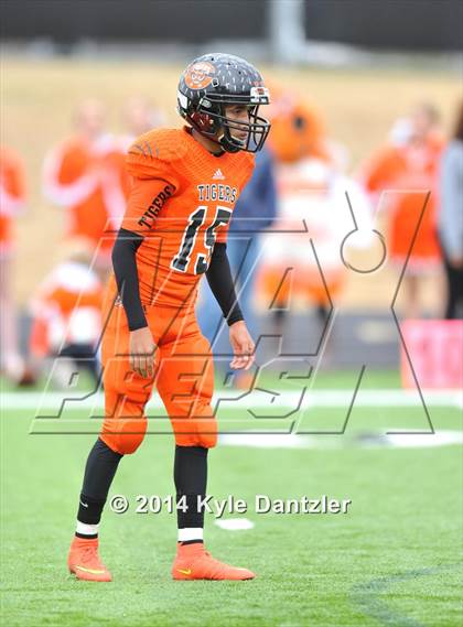 Thumbnail 3 in Mineola vs. Commerce (UIL 3A Division 1 Region 2 Area) photogallery.