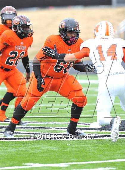 Thumbnail 1 in Mineola vs. Commerce (UIL 3A Division 1 Region 2 Area) photogallery.