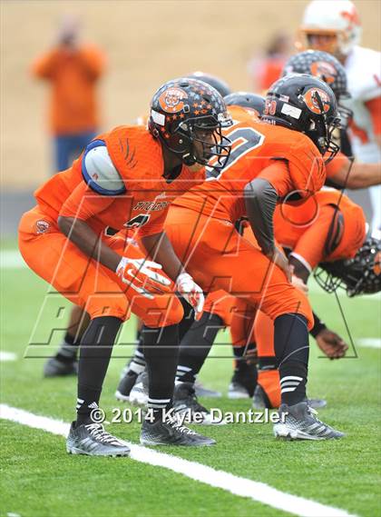 Thumbnail 1 in Mineola vs. Commerce (UIL 3A Division 1 Region 2 Area) photogallery.