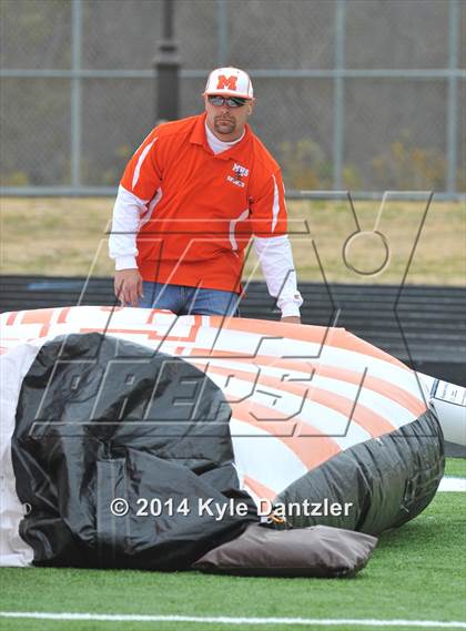 Thumbnail 1 in Mineola vs. Commerce (UIL 3A Division 1 Region 2 Area) photogallery.