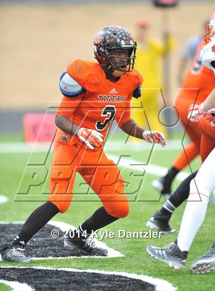 Thumbnail 2 in Mineola vs. Commerce (UIL 3A Division 1 Region 2 Area) photogallery.