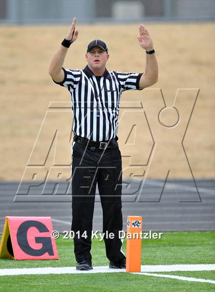 Thumbnail 1 in Mineola vs. Commerce (UIL 3A Division 1 Region 2 Area) photogallery.