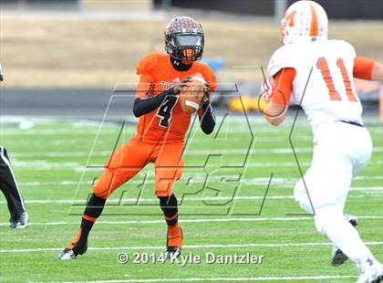 Thumbnail 1 in Mineola vs. Commerce (UIL 3A Division 1 Region 2 Area) photogallery.