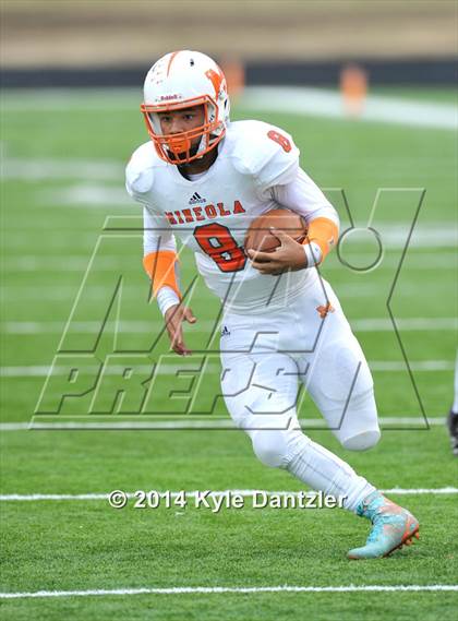 Thumbnail 1 in Mineola vs. Commerce (UIL 3A Division 1 Region 2 Area) photogallery.