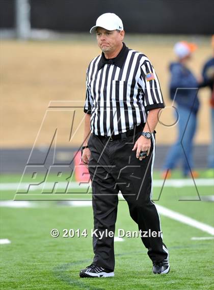 Thumbnail 2 in Mineola vs. Commerce (UIL 3A Division 1 Region 2 Area) photogallery.