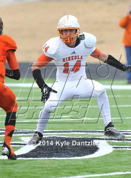 Thumbnail 1 in Mineola vs. Commerce (UIL 3A Division 1 Region 2 Area) photogallery.