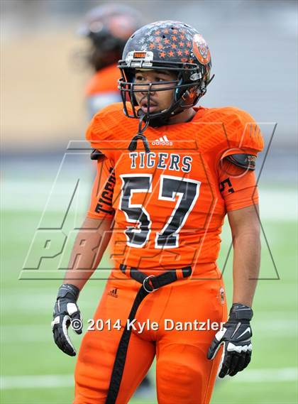 Thumbnail 1 in Mineola vs. Commerce (UIL 3A Division 1 Region 2 Area) photogallery.