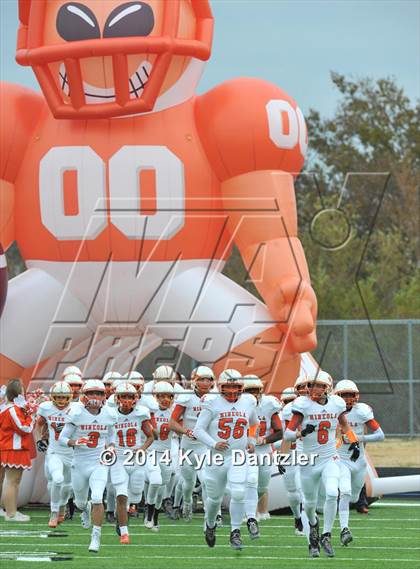 Thumbnail 1 in Mineola vs. Commerce (UIL 3A Division 1 Region 2 Area) photogallery.