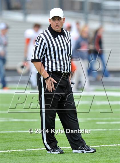 Thumbnail 1 in Mineola vs. Commerce (UIL 3A Division 1 Region 2 Area) photogallery.