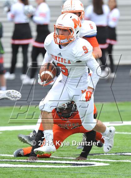 Thumbnail 3 in Mineola vs. Commerce (UIL 3A Division 1 Region 2 Area) photogallery.