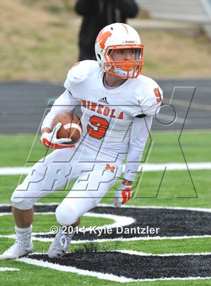 Thumbnail 2 in Mineola vs. Commerce (UIL 3A Division 1 Region 2 Area) photogallery.