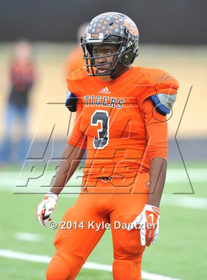 Thumbnail 3 in Mineola vs. Commerce (UIL 3A Division 1 Region 2 Area) photogallery.