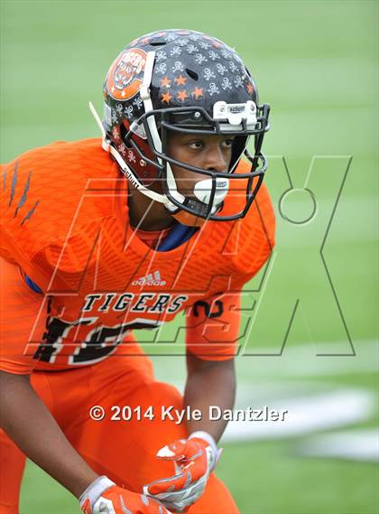 Thumbnail 1 in Mineola vs. Commerce (UIL 3A Division 1 Region 2 Area) photogallery.