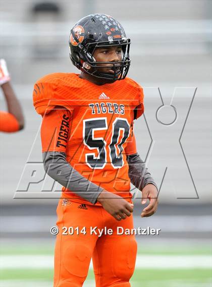 Thumbnail 1 in Mineola vs. Commerce (UIL 3A Division 1 Region 2 Area) photogallery.