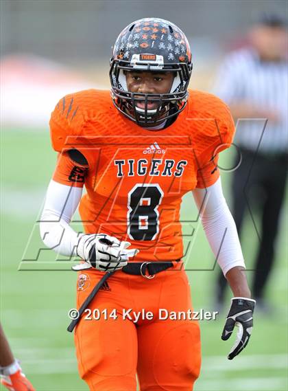 Thumbnail 2 in Mineola vs. Commerce (UIL 3A Division 1 Region 2 Area) photogallery.