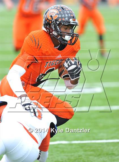 Thumbnail 3 in Mineola vs. Commerce (UIL 3A Division 1 Region 2 Area) photogallery.