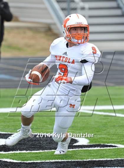Thumbnail 1 in Mineola vs. Commerce (UIL 3A Division 1 Region 2 Area) photogallery.