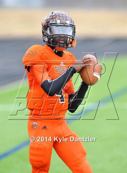 Thumbnail 3 in Mineola vs. Commerce (UIL 3A Division 1 Region 2 Area) photogallery.