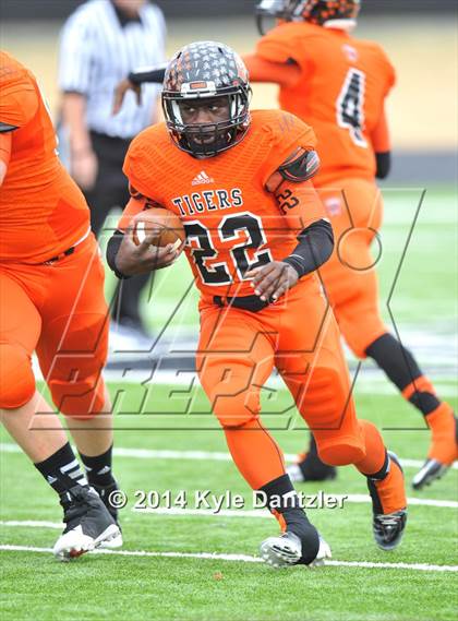 Thumbnail 3 in Mineola vs. Commerce (UIL 3A Division 1 Region 2 Area) photogallery.