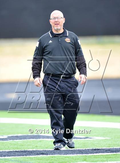 Thumbnail 1 in Mineola vs. Commerce (UIL 3A Division 1 Region 2 Area) photogallery.